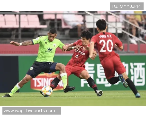 凯塞多同款防守引争议什克鲁莽踩脚裁判视而不见引发热议