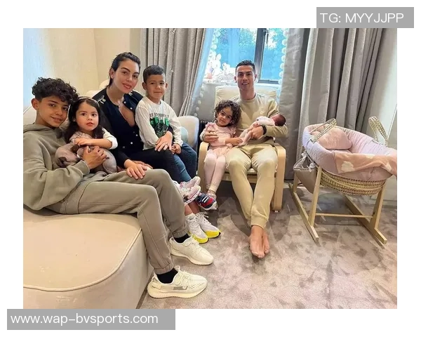 乔治娜感慨C罗十年等待终获钻戒他的爱让我无法抵挡