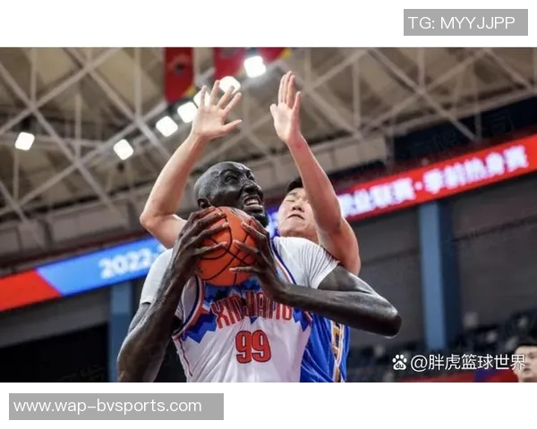 兰德尔表现平平首节手感冰凉全场贡献21分5篮板3助攻3抢断